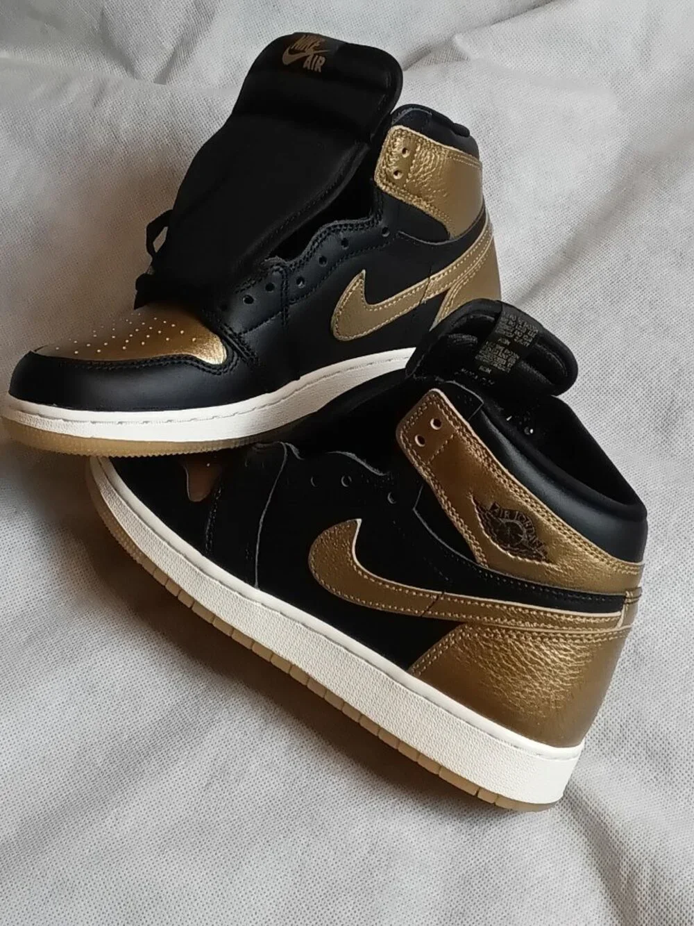 Nike Boys 6.5 Air Jordan 1 Retro High OG GS Black Metallic Gold Shoes FD1437-071